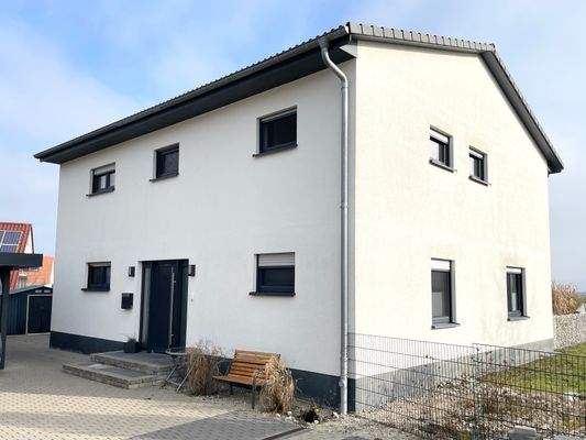 Haus - Ansicht von der Hofeinfahrt