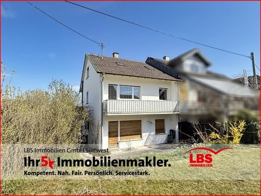 Wohnhaus mit Balkon + Terrass