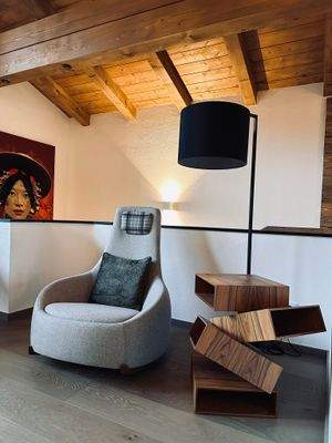 Chill-Ecke mit Schaukelstuhl