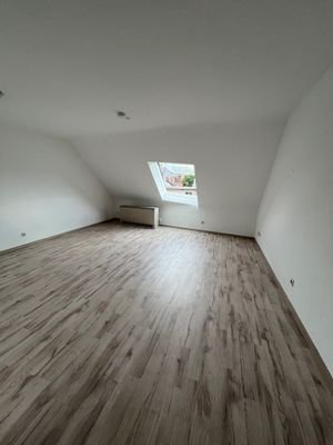 Wohnzimmer DG rechts ( Leerstand)