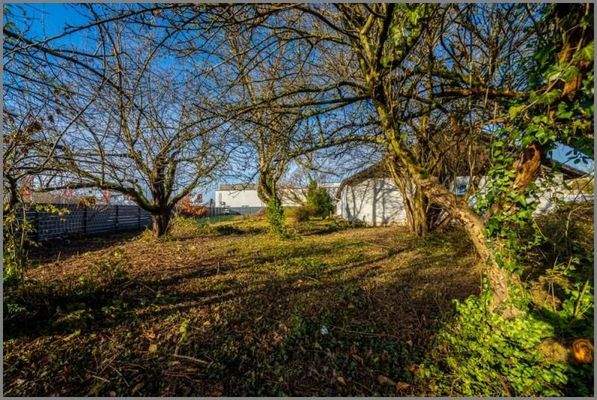 Weitläufige Grundstücke