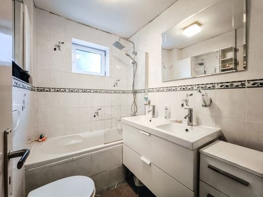 Wannenbad im OG