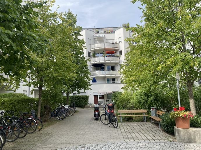 Traumhafte 2 Zimmer Eigentumswohnung mit kleinem Garten in ruhiger Innenstadtlage (Hinterhof)