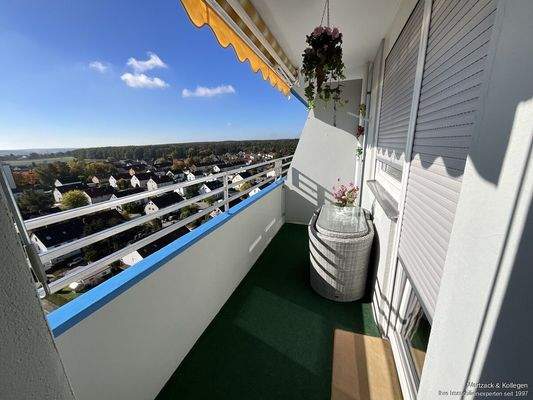 sonniger Balkon zum Genießen