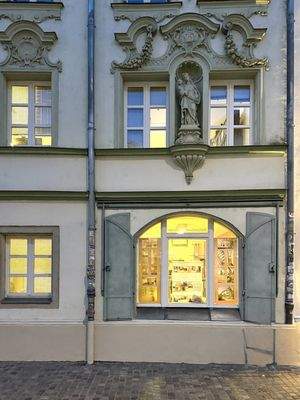 historische Fassade mit Stuckornamente