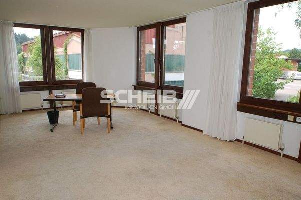 Hell durch große Fenster