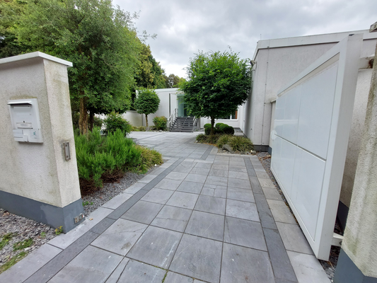 Zufahrt sep. Bürohaus.jpg