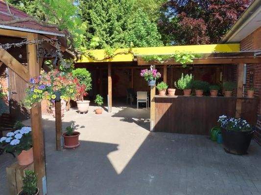 Überdachung im Innenhof