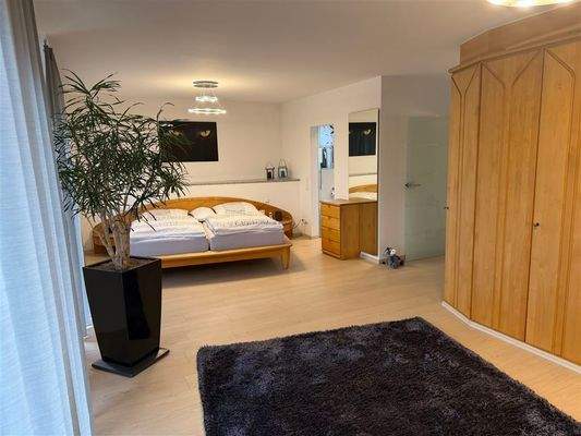 Schlafzimmer mit Ankleide