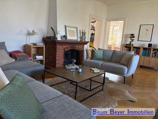 Wohn-/ Esszimmer mit Kamin