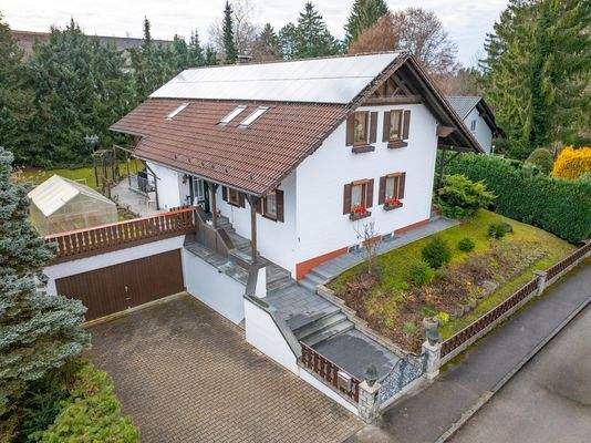 Großzügiges Wohnhaus mit Garten, Wintergarten & PV – ruhig gelegenes Raumwunder