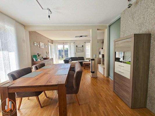 Wohnzimmer mit Essbereich