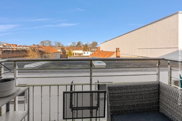 .... mit Balkon (1,01m²)