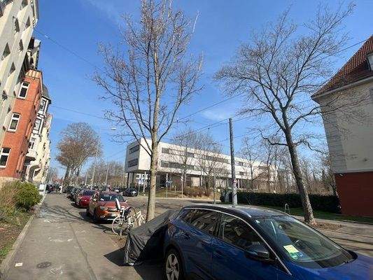 Blick in das Wohnumfeld straßenseitig