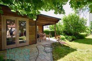 Gartenhaus mit Terrasse