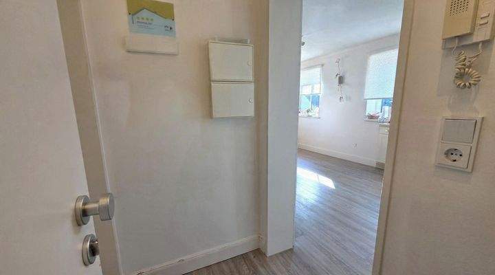 Flur mit Blick ins Wohnzimmer