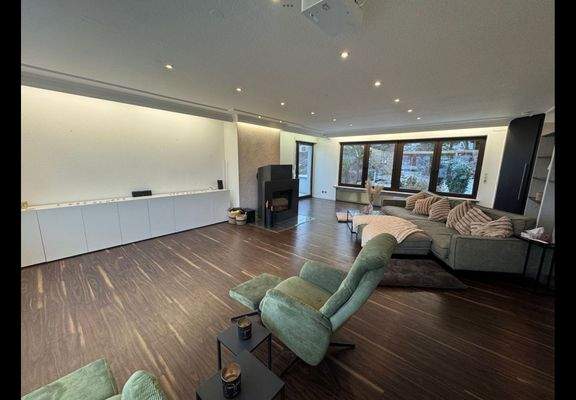 Wohnzimmer mit Kamin