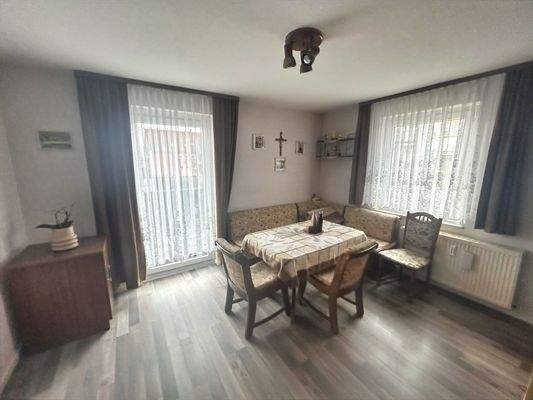 EG: Esszimmer mit Ausgang auf den Balkon