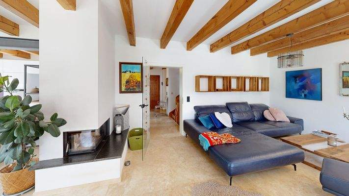 Wohnzimmer mit Kamin