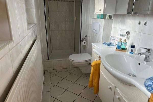 Duschbad mit WC im EG