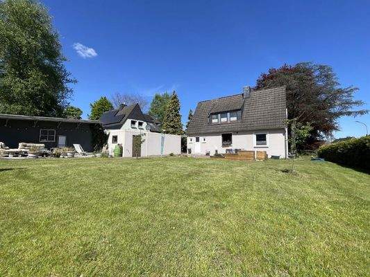 Garten / Gebäuderückseite