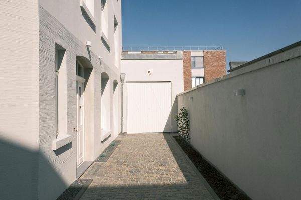 Innenhof Blick zur Halle