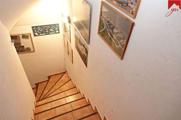 Zugang in den  Keller