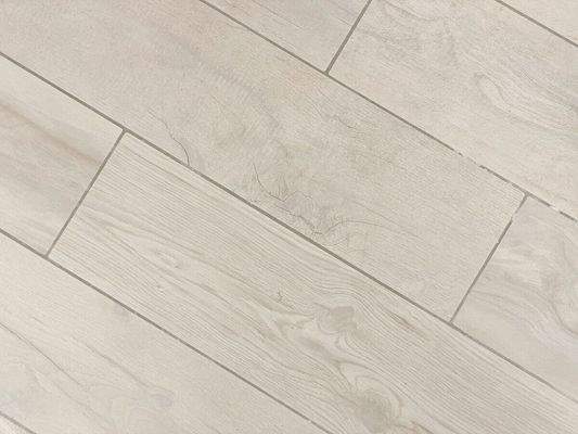 Sehr schöne Bodenfliesen im Badezimmer