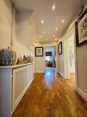 Flur 2. OG strahlend