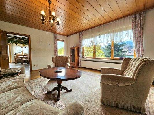 Wohnbereich mit Zugang zur Terrasse