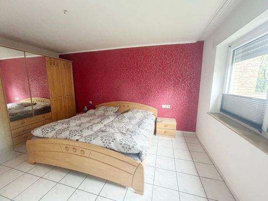 Schlafzimmer Hochparterre links