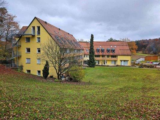 Mehrfamilienwohnhaus mit Gewerbeeinheiten