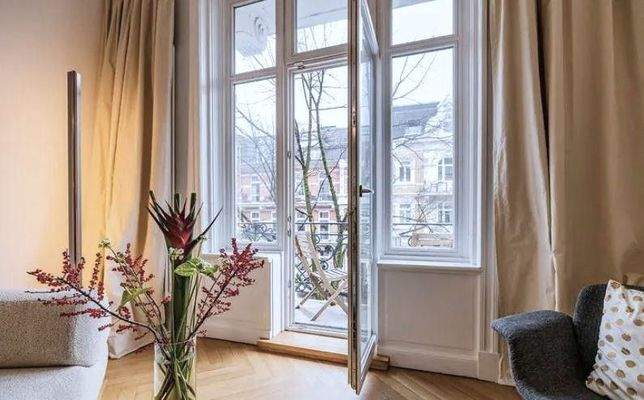 Blick zum kleinen Balkon