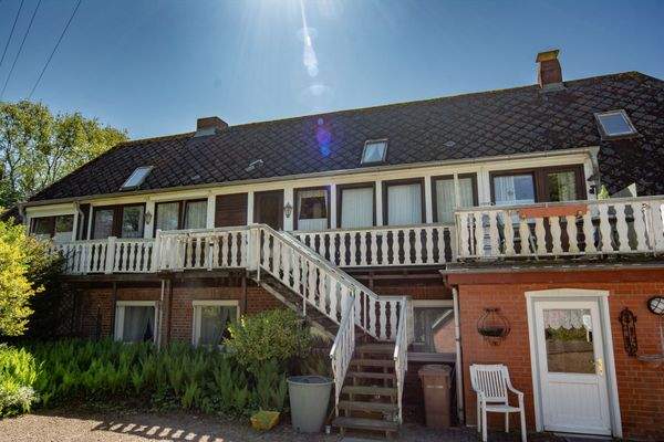 Zugang zu den Wohnungen im Obergeschoss