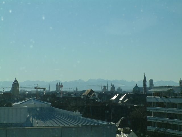 Dachgeschoßwohnung in Schwabing mit Blick bis zu den Bergen