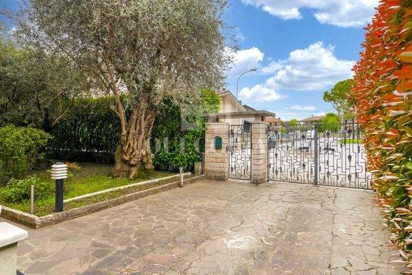 Einfahrt zur Auffahrt