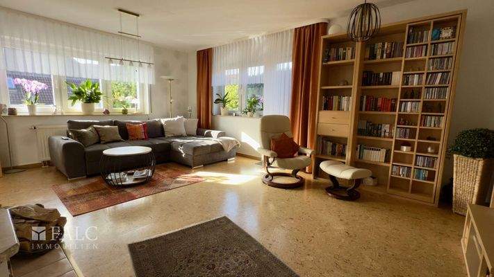 Wohnzimmer mit Kamin 