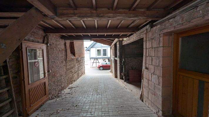 Durchgang Nebengebäude