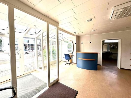 Gewerbeteil-Eingang -EG-