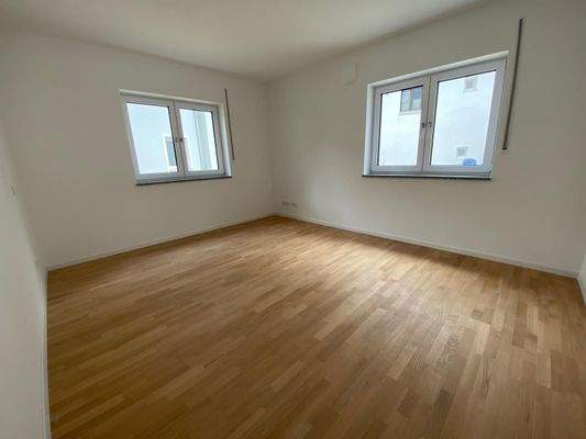 Whg 3 Schlafen mit schönem Eichenparkett.jpeg