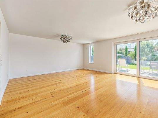 Wohn-Essbereich - Wohnzimmer, Leer (unmöbliert) - (KI generiert)