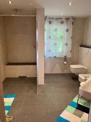 Bad mit Dusche