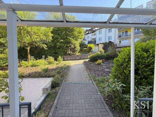 Straßenansicht vor der Haustür