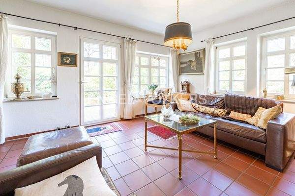 Wohnzimmer mit Zugang zur Terrasse