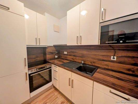 Küche mit Einbauküche