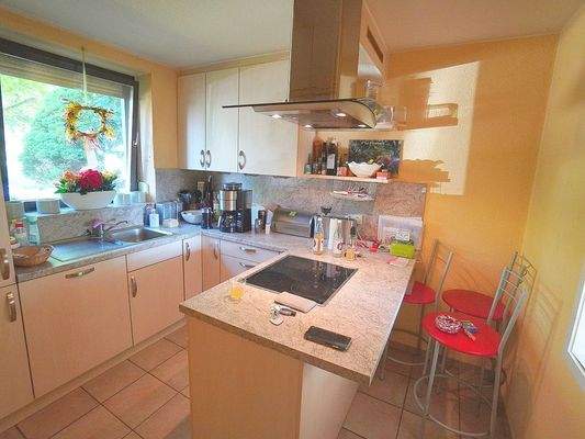 Küche mit Einbauten und Gerätschaften