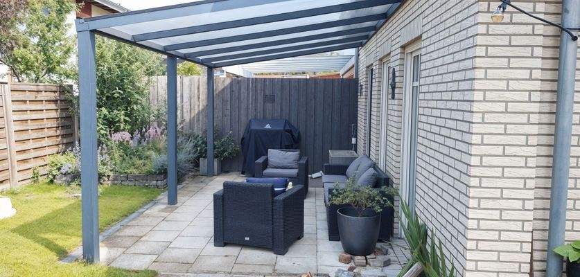 Terasse klein - (KI generiert)