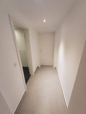 Frisch saniert Flur.jpg