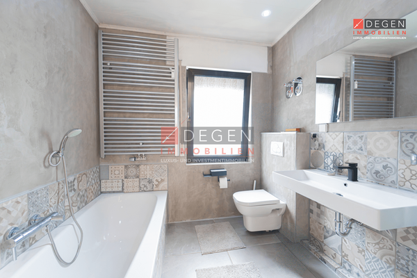 OG-Wohnung- Badezimmer