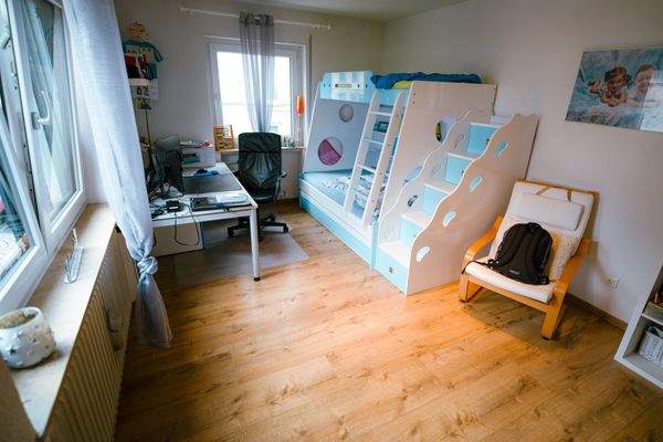 Büro/Kinder-/Schlafzimmer EG